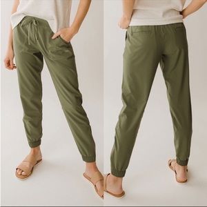 Albion Fit green jetsetters